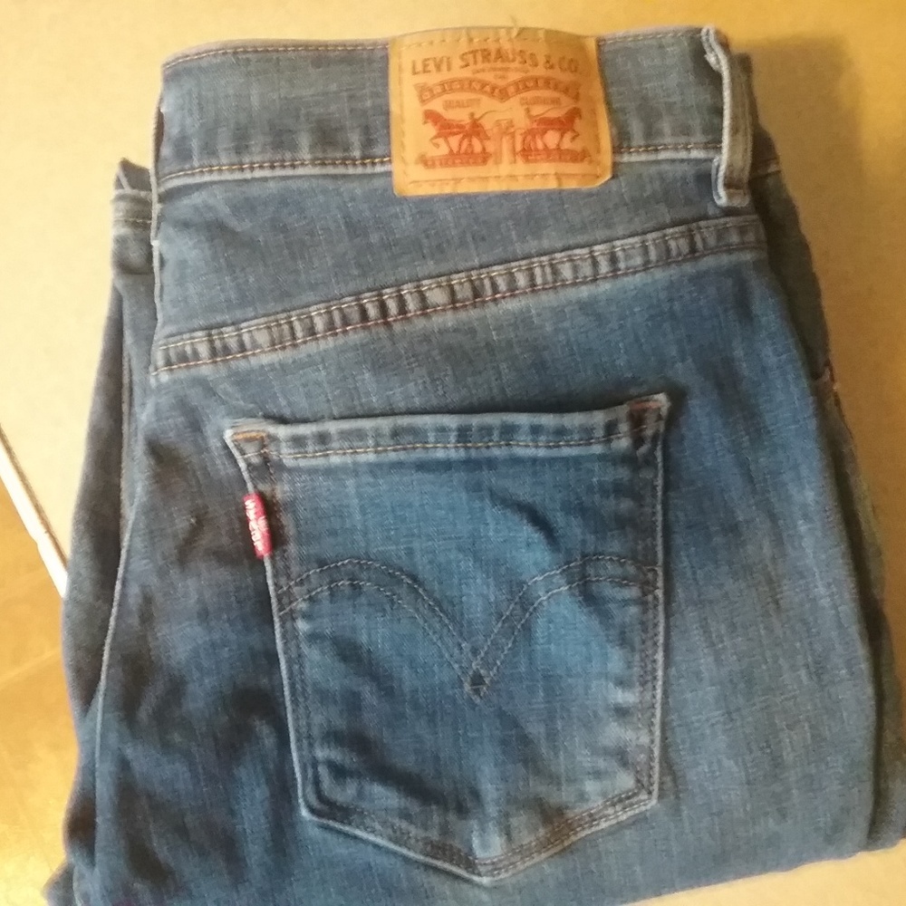 Levis Strauss Classic Boot Cut Jeans- Size 6-NW0T